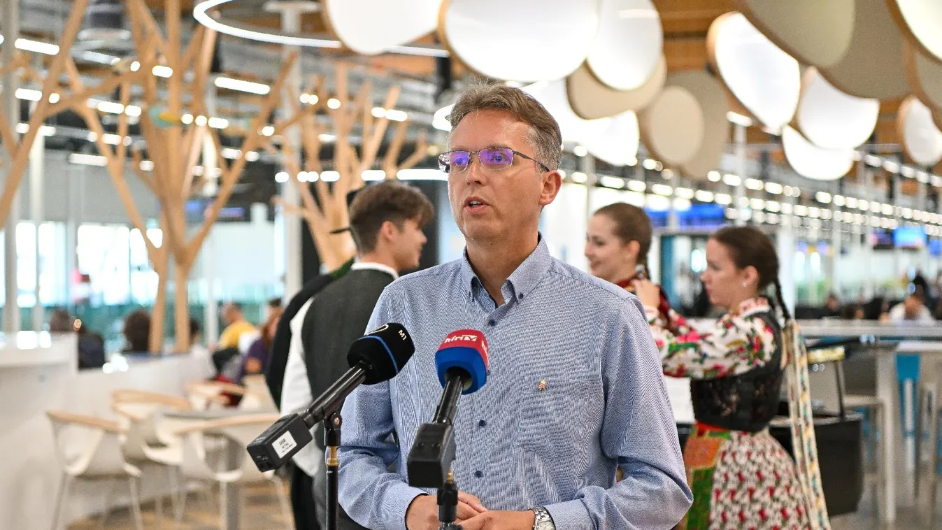 Zenével és tánccal ünnepelnek a Liszt Ferenc repülőtéren