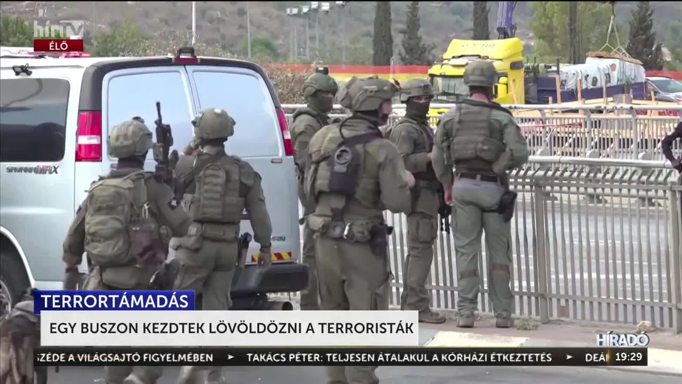 Egy buszon kezdtek lövöldözni a terroristák + videó