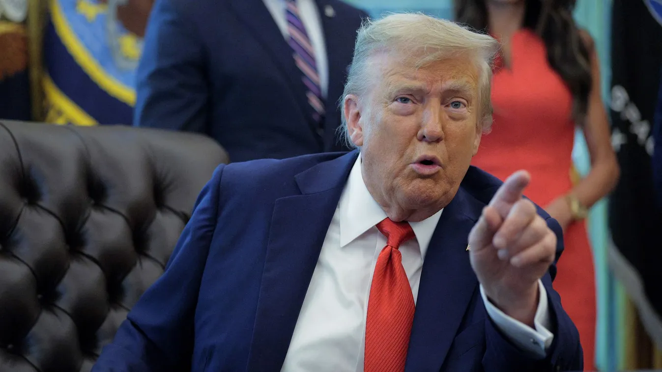 Donald Trump bevetette a Golf Force One-t + videó