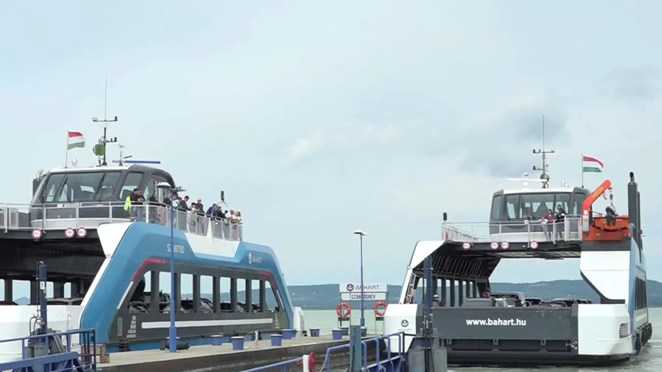Kétmillióan utaztak idén komppal és menetrend szerinti hajóval a Balatonon  + videó