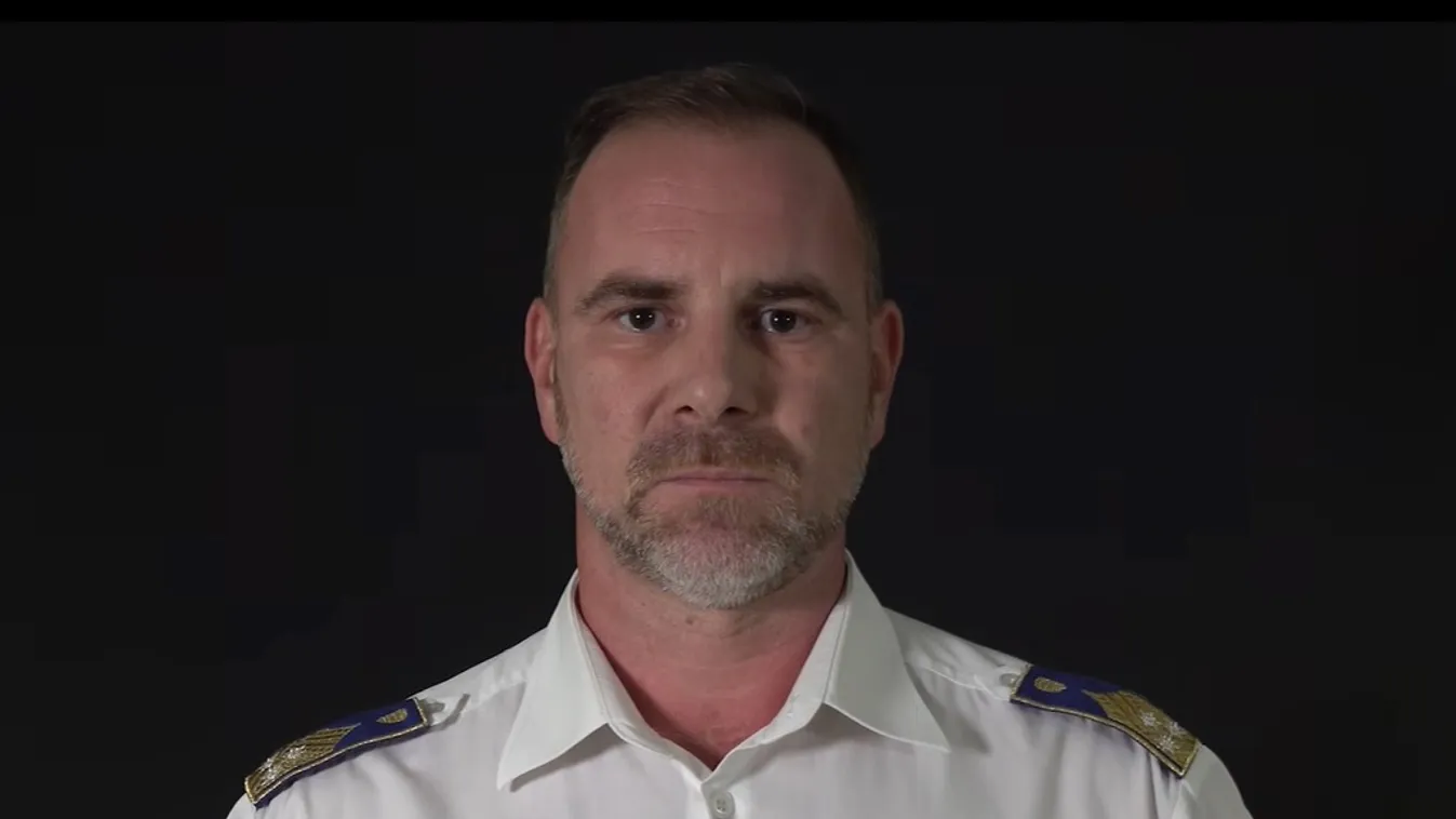 A Magyar Rendőrség videóüzenetben állt ki a nemrég öngyilkosságban elhunyt hódmezővásárhelyi rendőrkapitány emléke mellett