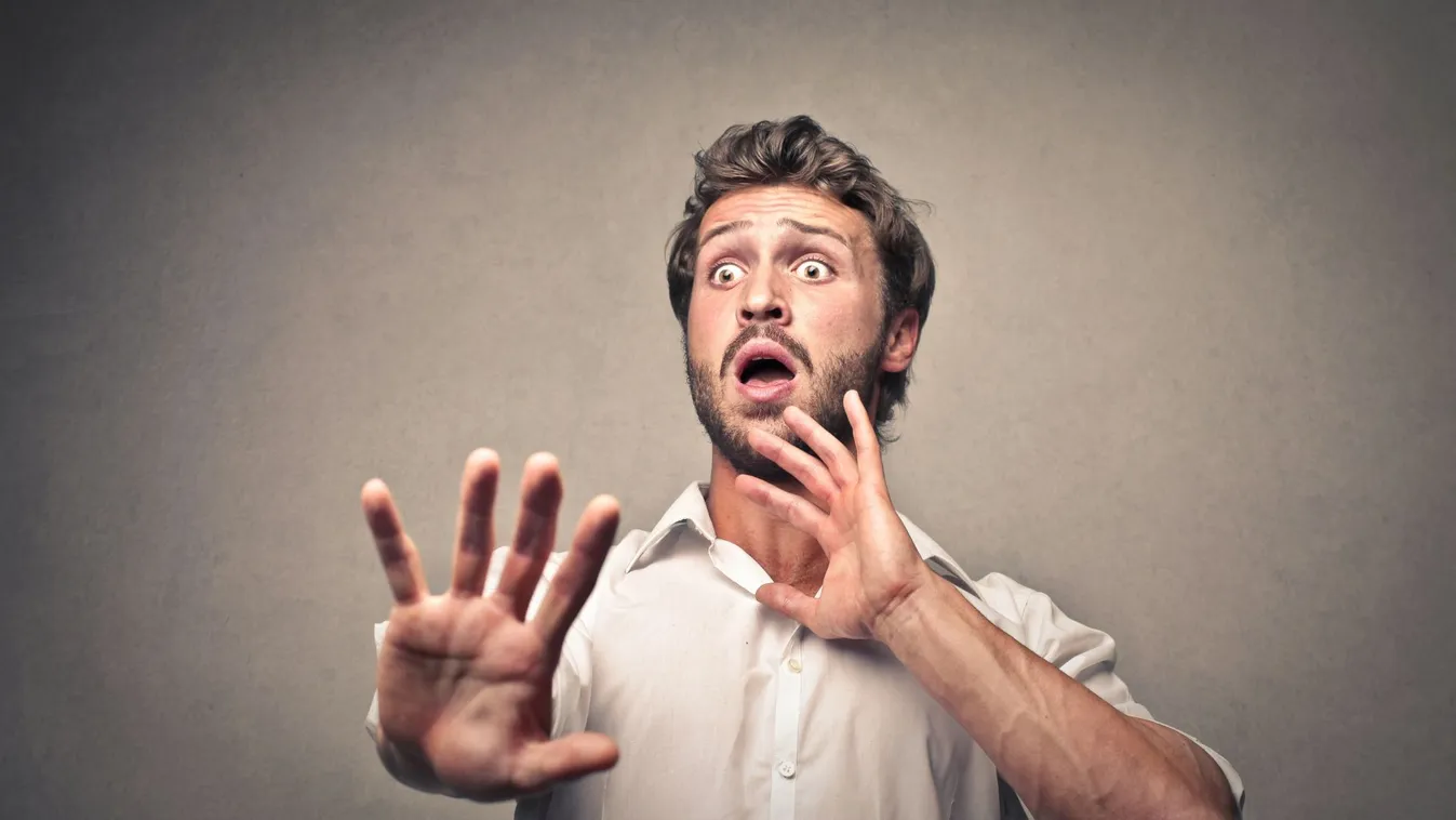 Késsel megsebesítettek két embert egy francia iskolában