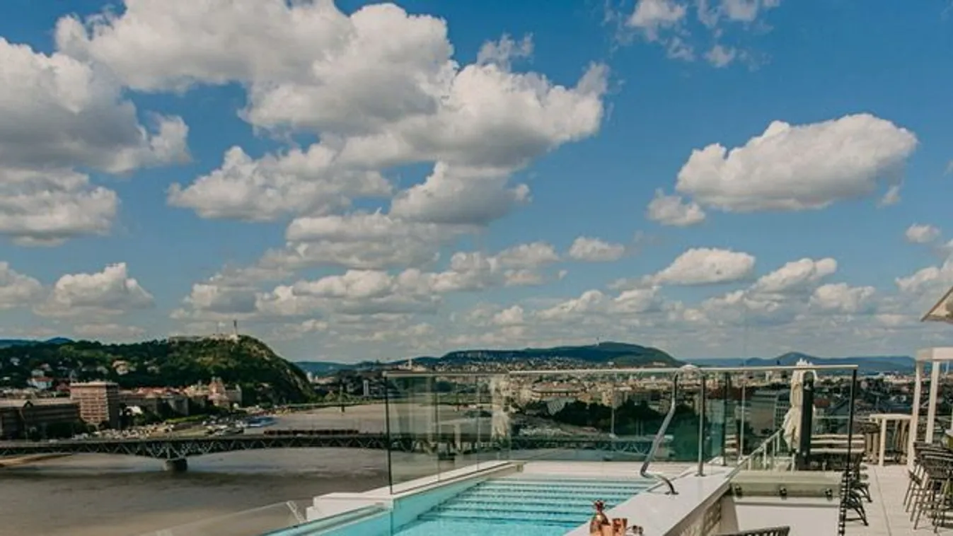 Aston Martint emelnek Budapest fölé az Infinity Hotel tetejére