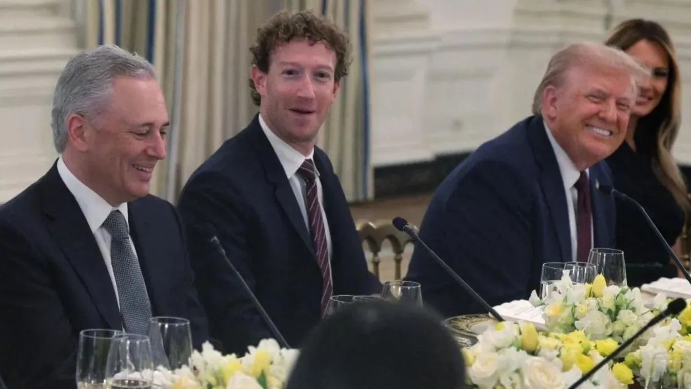 Bekapcsolva maradt a mikrofon - kínos pillanat a Fehér Házban: Zuckerberg lebukott Trump előtt