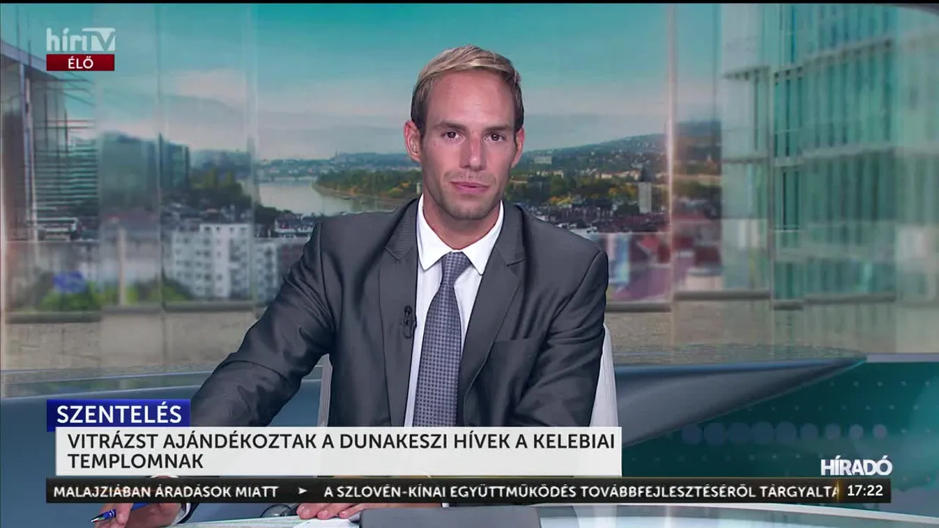 VITRÁZST AJÁNDÉKOZTAK A DUNAKESZI HÍVEK A KELEBIAI TEMPLOMNAK