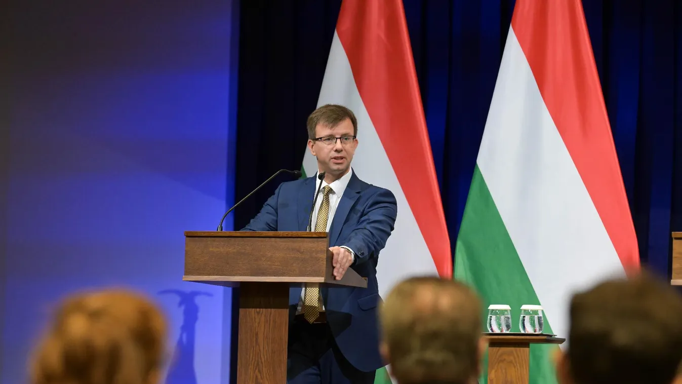 Bóka János: Az Európai Bizottság elnöke hadigazdálkodást készít elő