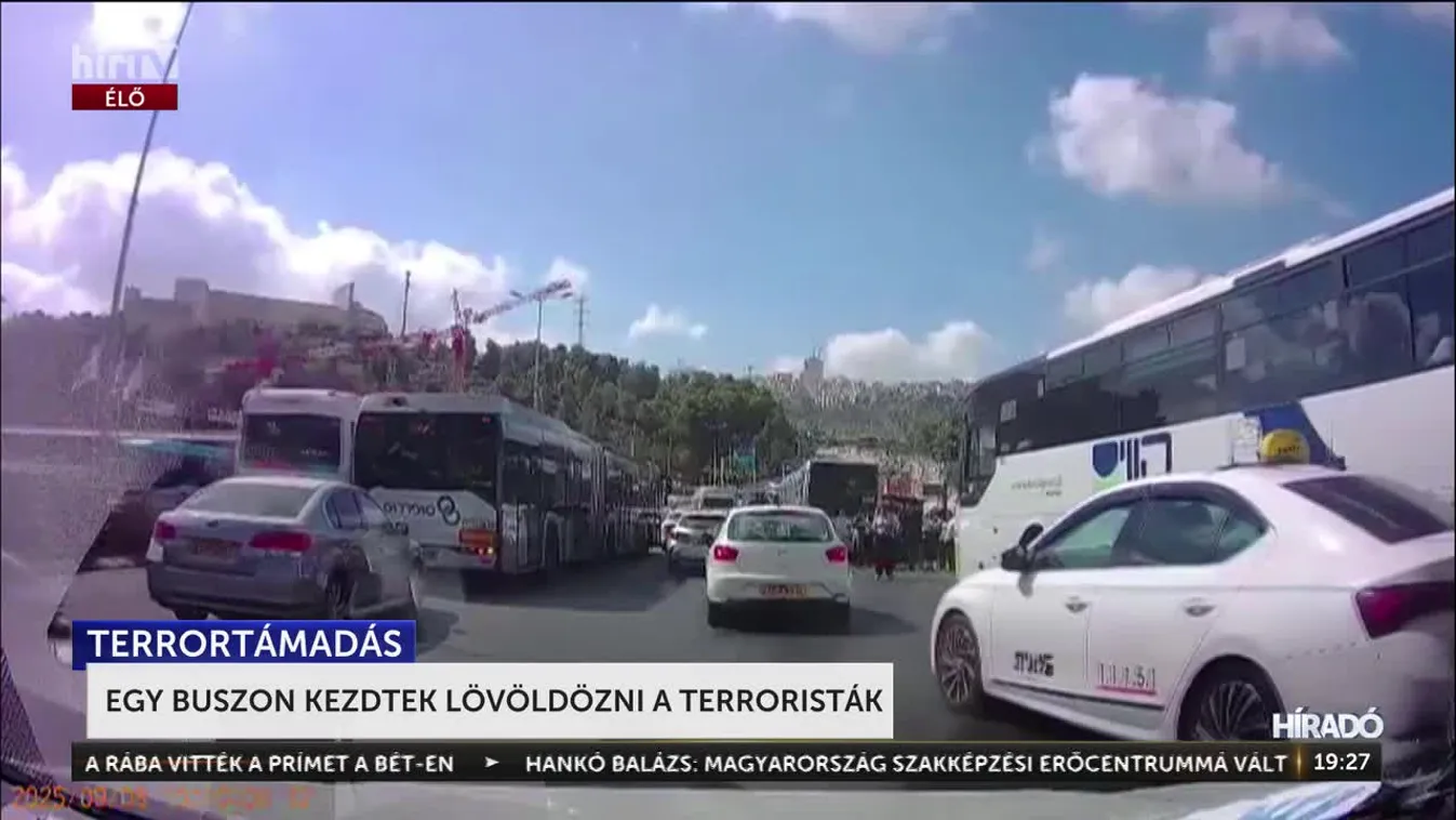 EGY BUSZON KEZDTEK LÖVÖLDÖZNI A TERRORISTÁK