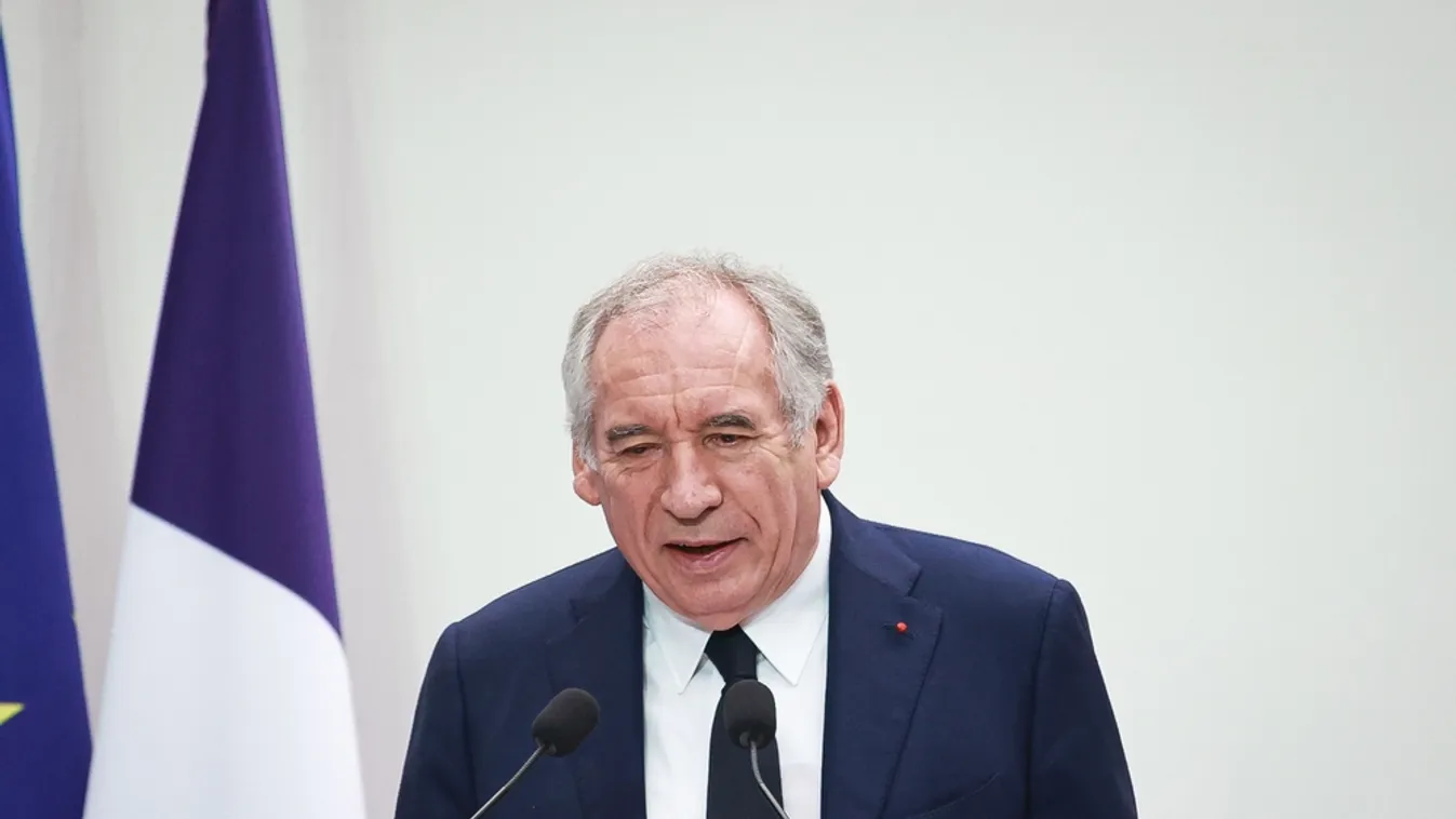 Elvesztette a bizalmi szavazást François Bayrou kormánya  + videó