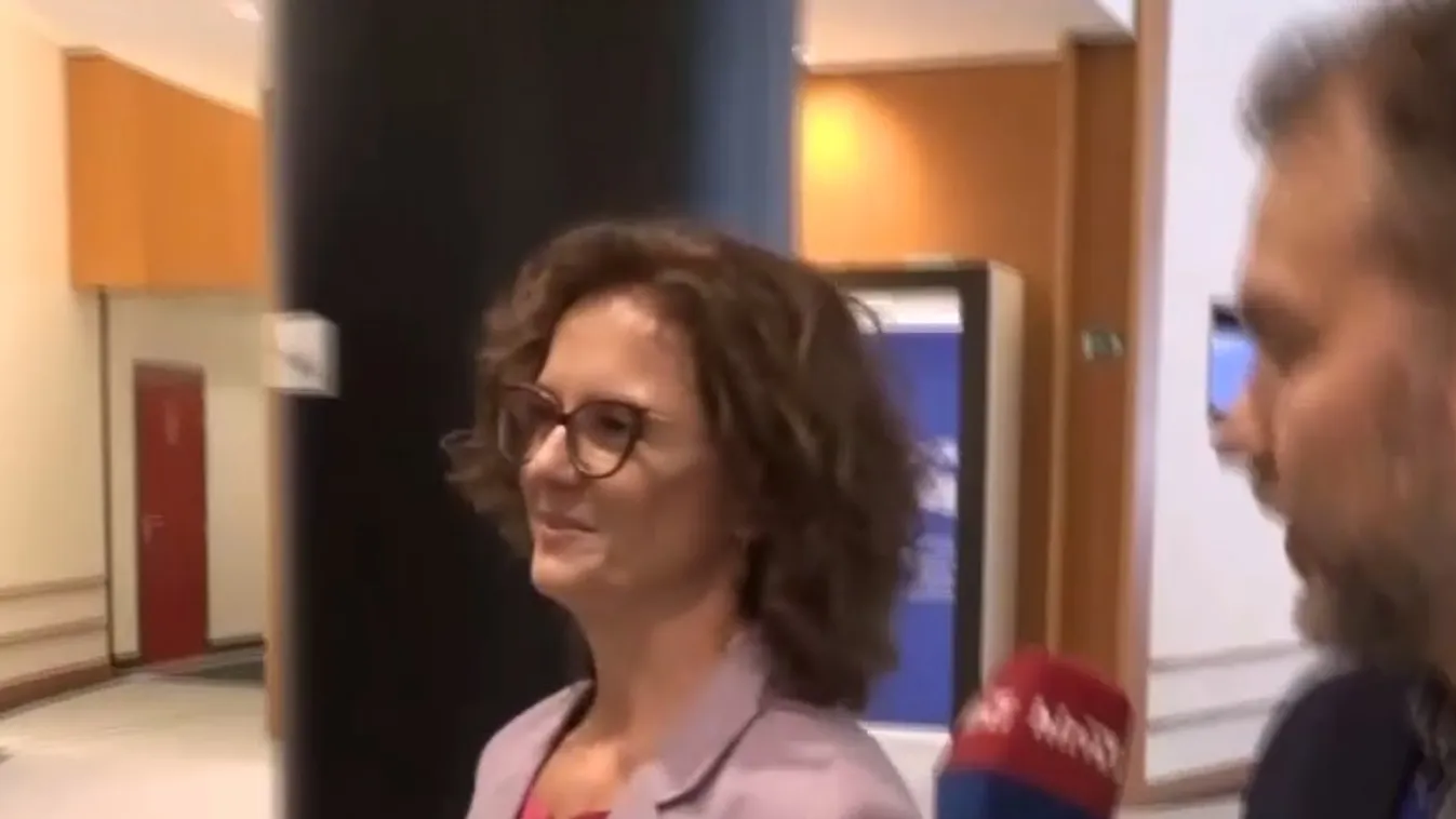 Gerzsenyi Gabriella elmenekült a HírTV kérdései elől  + videó
