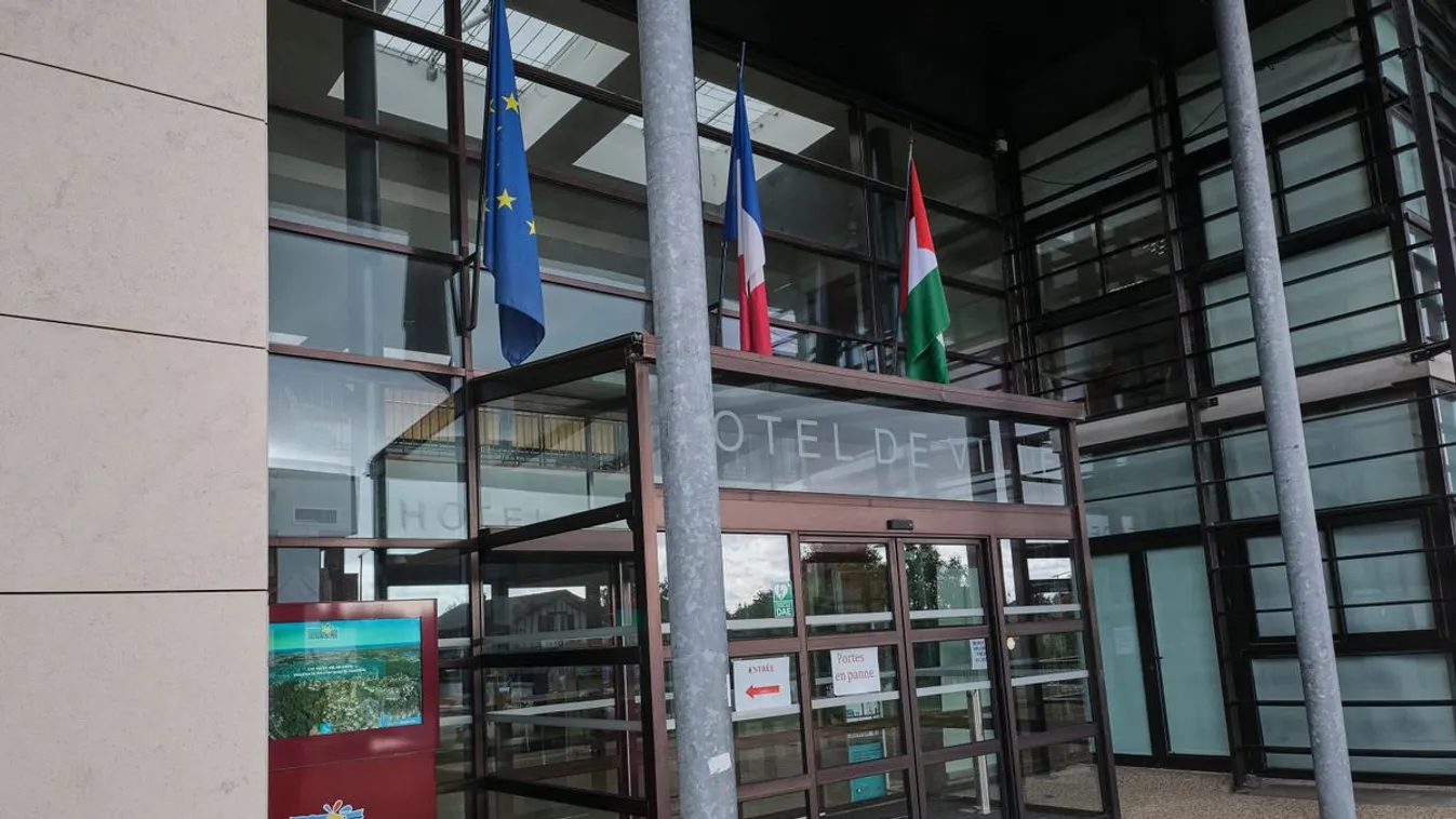 Palesztin zászlók áradata Franciaországban Macron lépése előtt