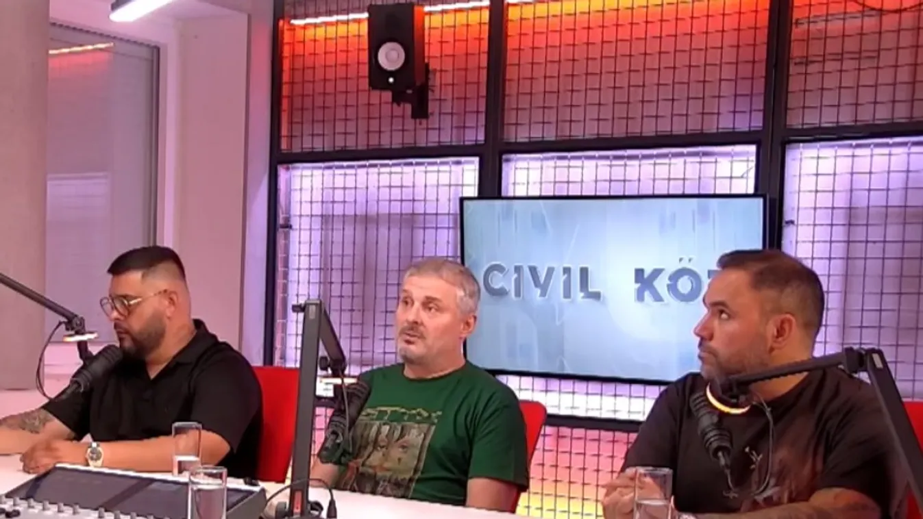Civil kör – Orbán Viktor felakasztásáról verselt Krúbi a péntek esti koncertjén + videó