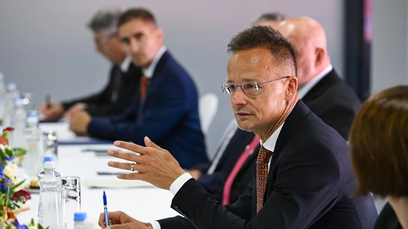 Szijjártó Péter: A Tisza adót akar emelni