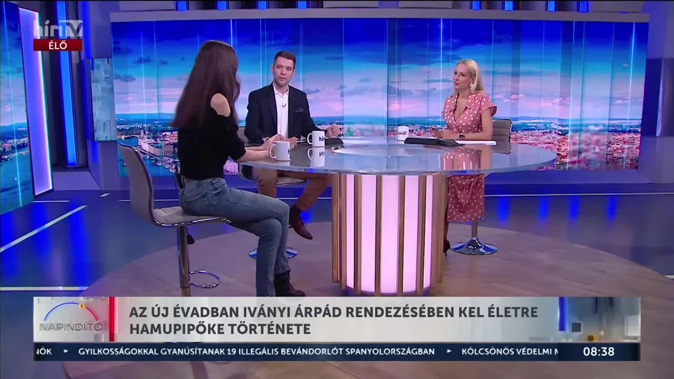 A BUDAPEST PLAYHOUSE KINYITJA A NAGY MESEKÖNYVET