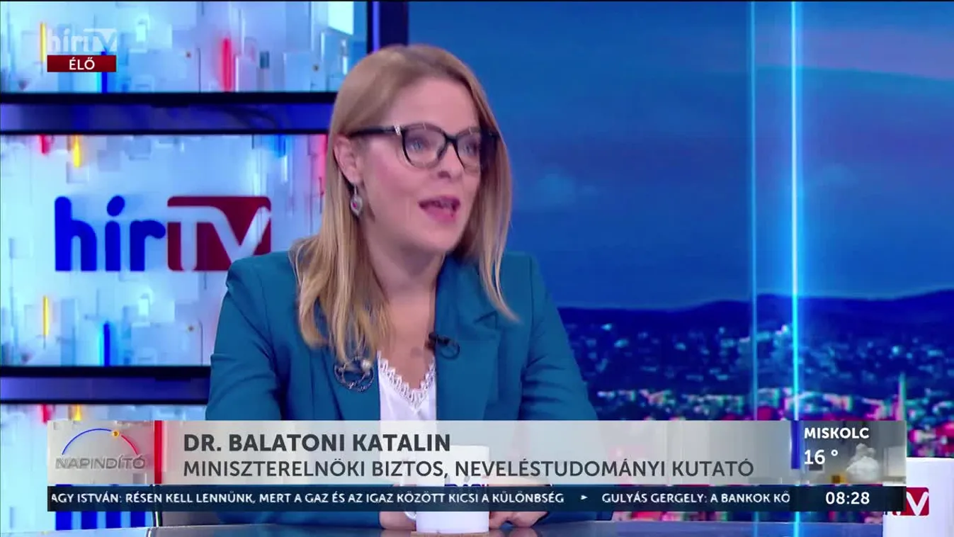 ÉNEKLŐ NEMZET – KÖZÖS NÉPDALÉNEKLÉS REKORDKÍSÉRLET A SZENT ISTVÁN TÉREN