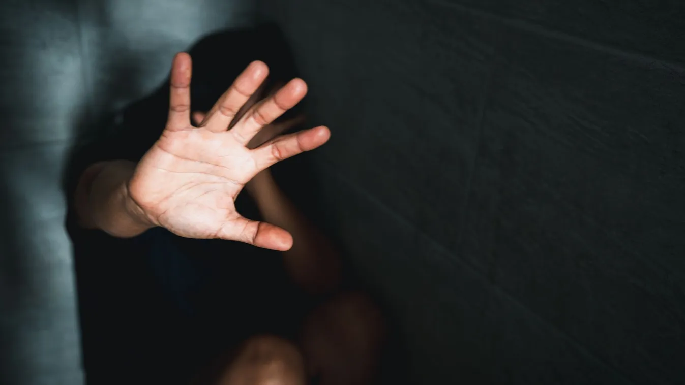 Sokkoló támadás Miskolcon: késsel támadt a társaira, halálra szúrhatta volna őket