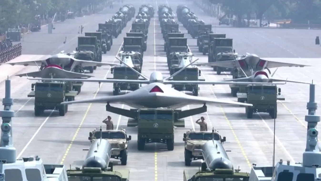 Stier Gábor: Egyértelmű erődemonstráció volt a kínai katonai parádé + videó