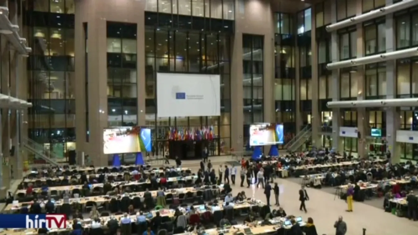 Második védelmi vonalat javasolt Orbán