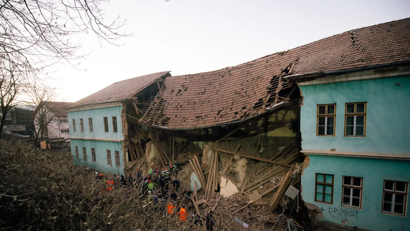 Egy 17 éves diák életét vesztette, amikor összedőlt a székelyudvarhelyi Tamási Áron Gimnázium kollégiumának egyik épületrésze + videó