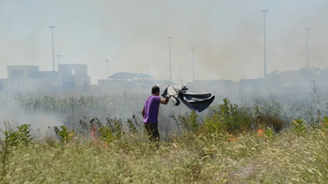 Tűz ütött ki egy menekülttábor közelében a görögországi Számosz szigetén