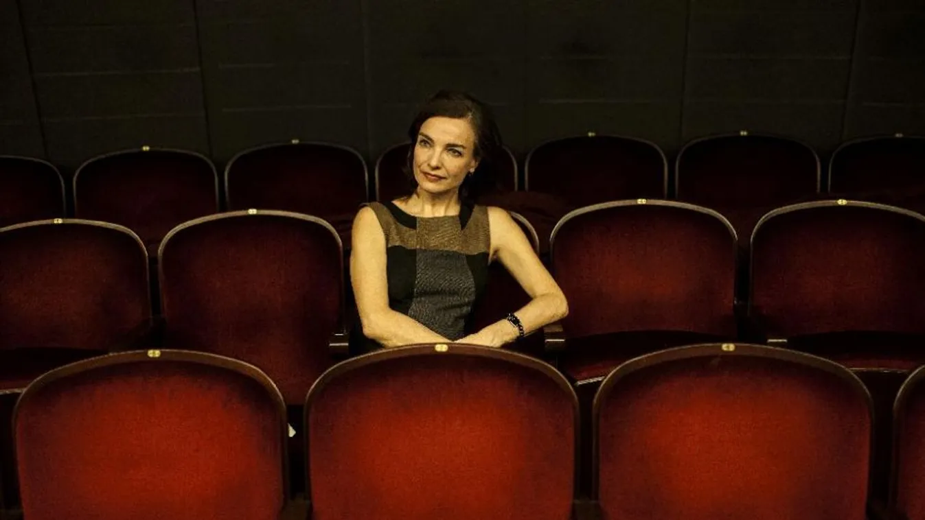 Kováts Adél kapja a Páger Antal-színészdíjat