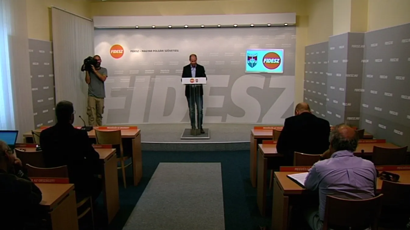 Bár segítség nincs, minden párt a Tesco-dolgozók mellett