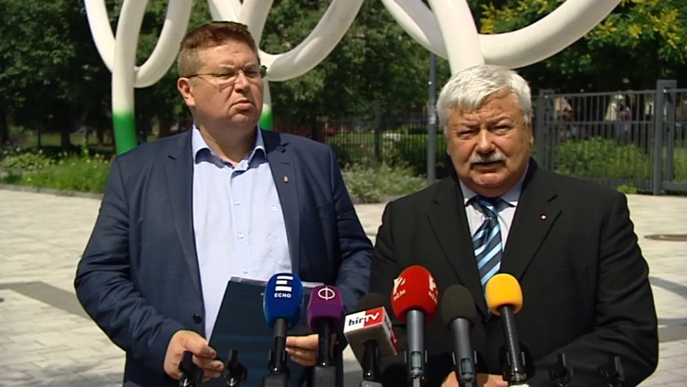 Emléknappal tisztelegnének az Aranycsapat és a labdarúgás előtt