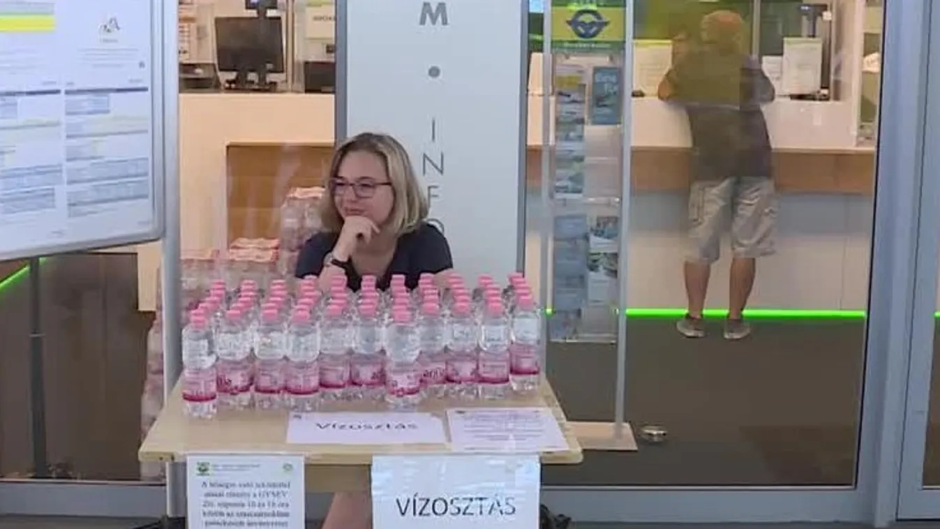 Vizet osztanak a soproni és a szombathelyi vasútállomáson
