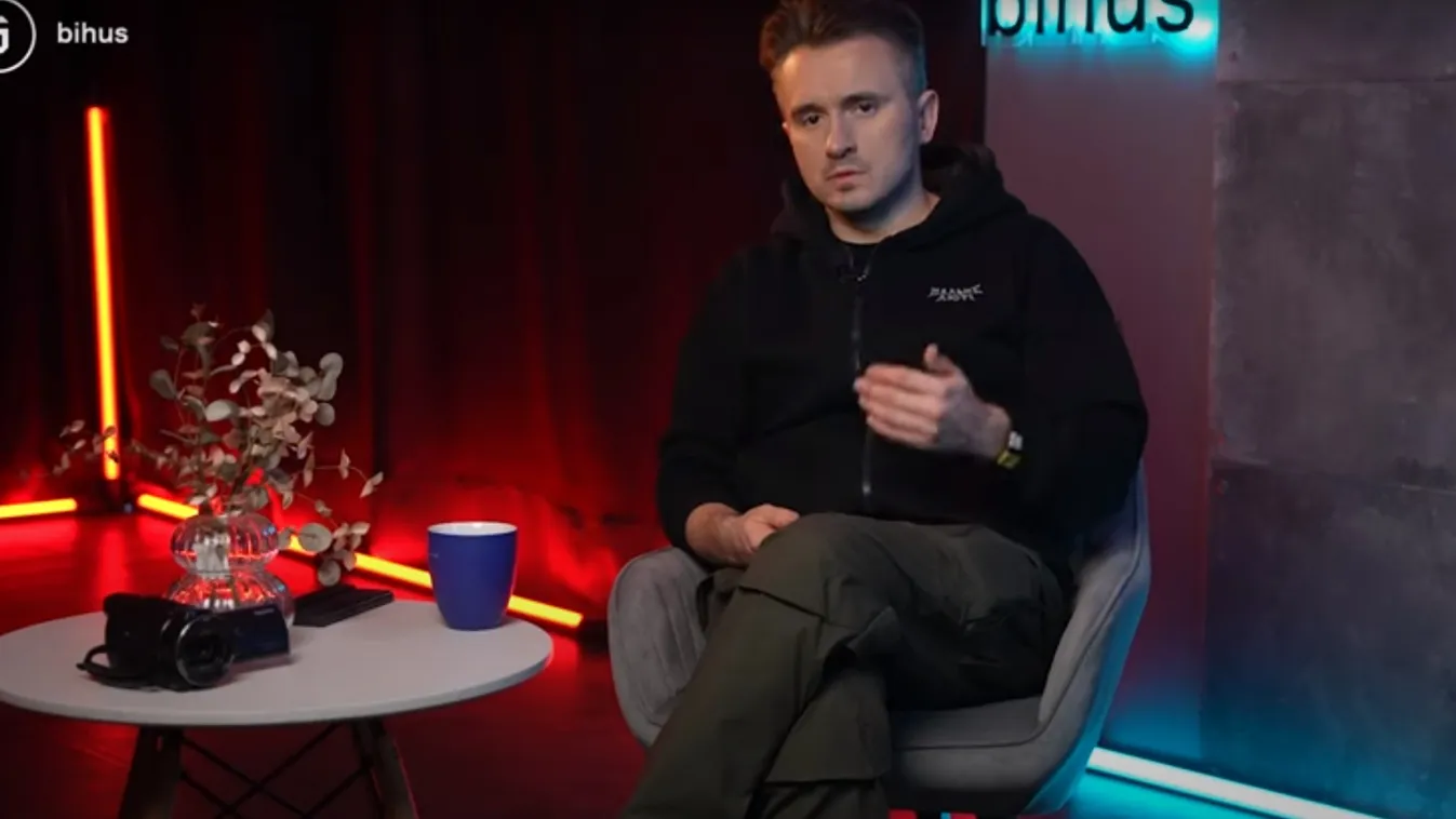 Egy ukrán oknyomozó portál szerint, a helyi biztonsági szolgálat megfigyelte az újságíróit