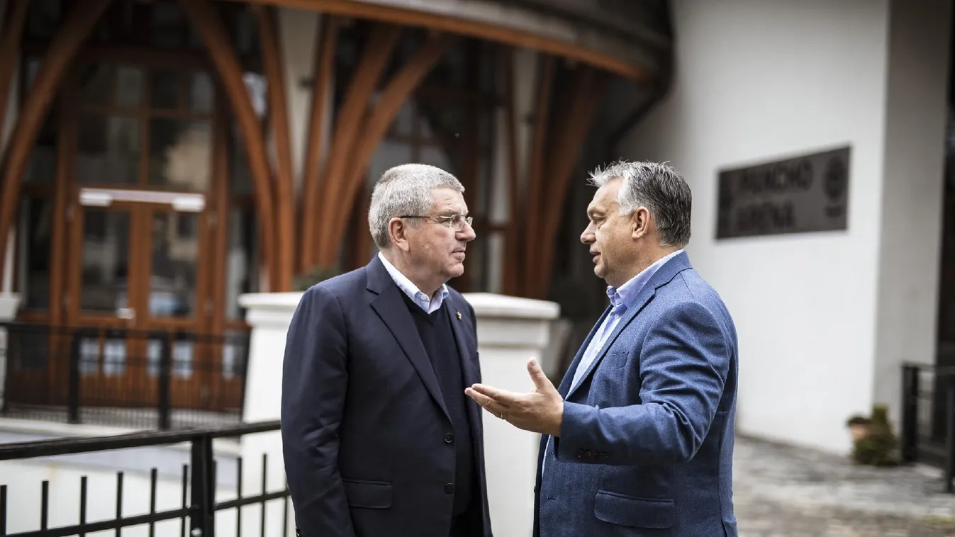 Orbán a „pincétől a padlásig” megmutatta a létesítményt