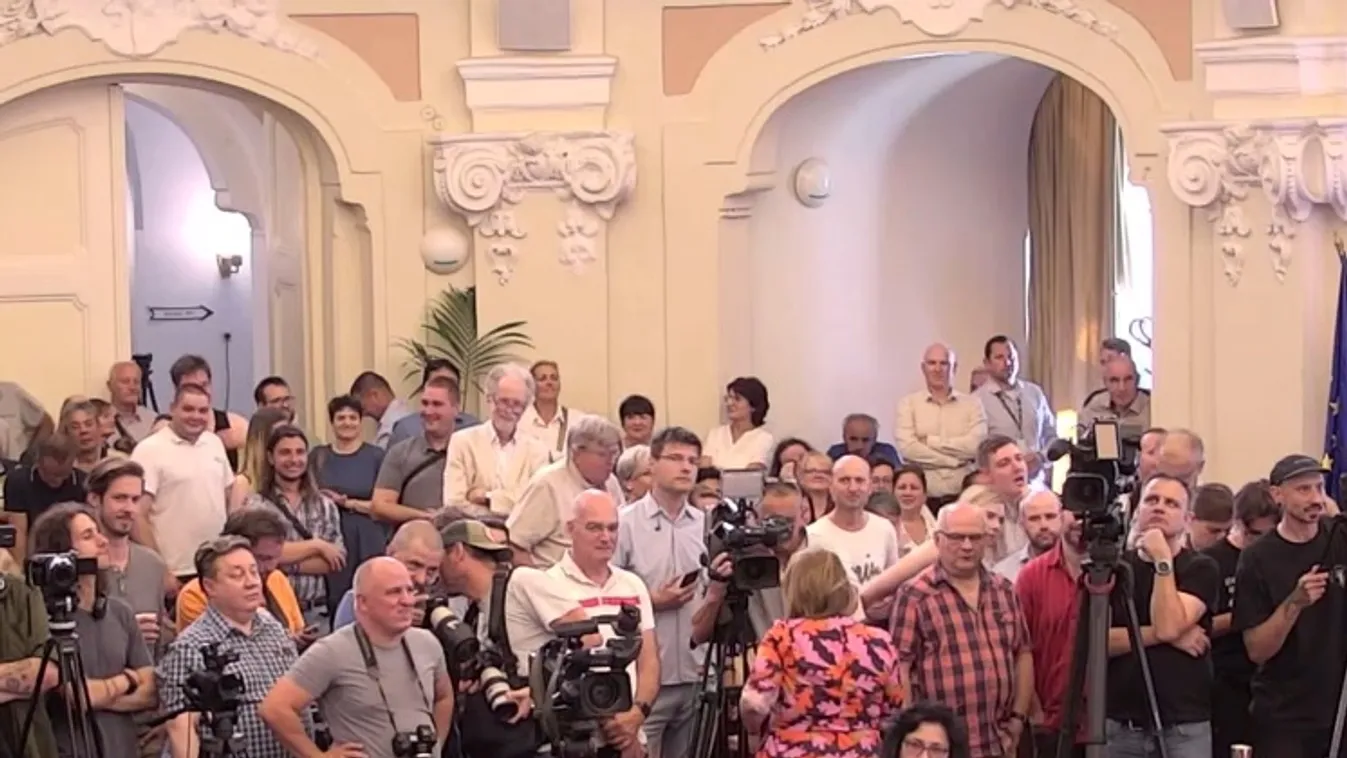 Hebegett-habogott angolul a Tisza egyik fővárosi cég vezetésére jelölt embere  + videó