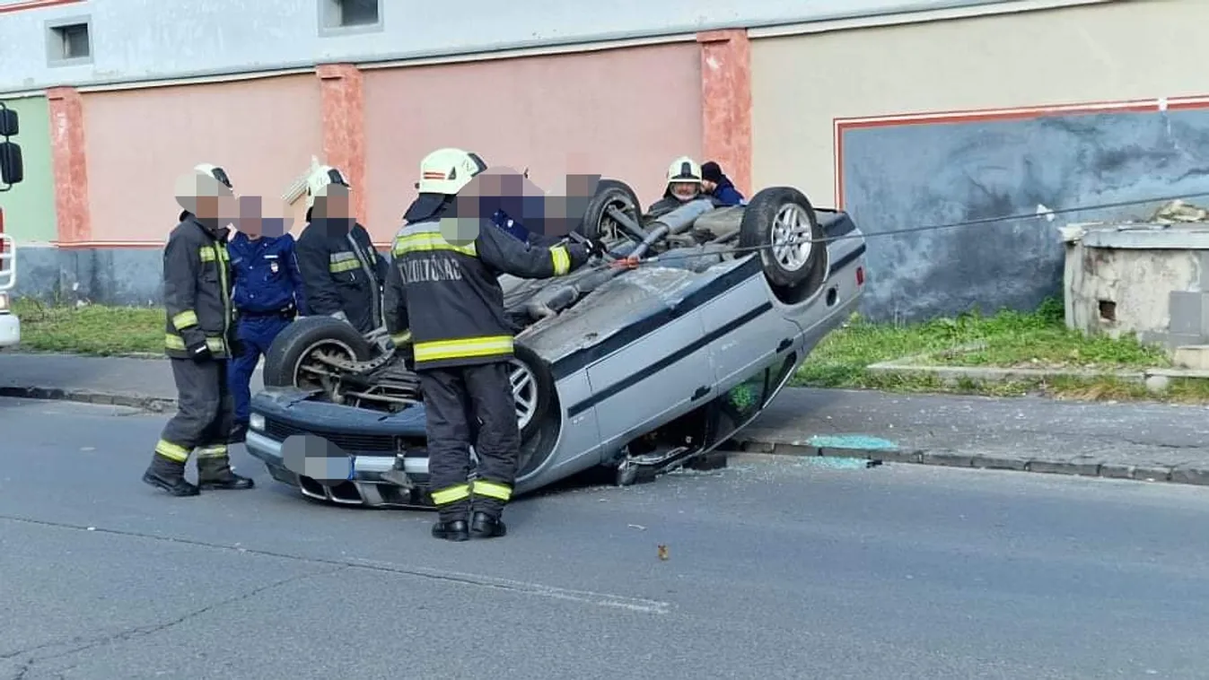 Nagy sebességgel felhajtott a rámpára, majd a járdára borult egy BMW Újpesten