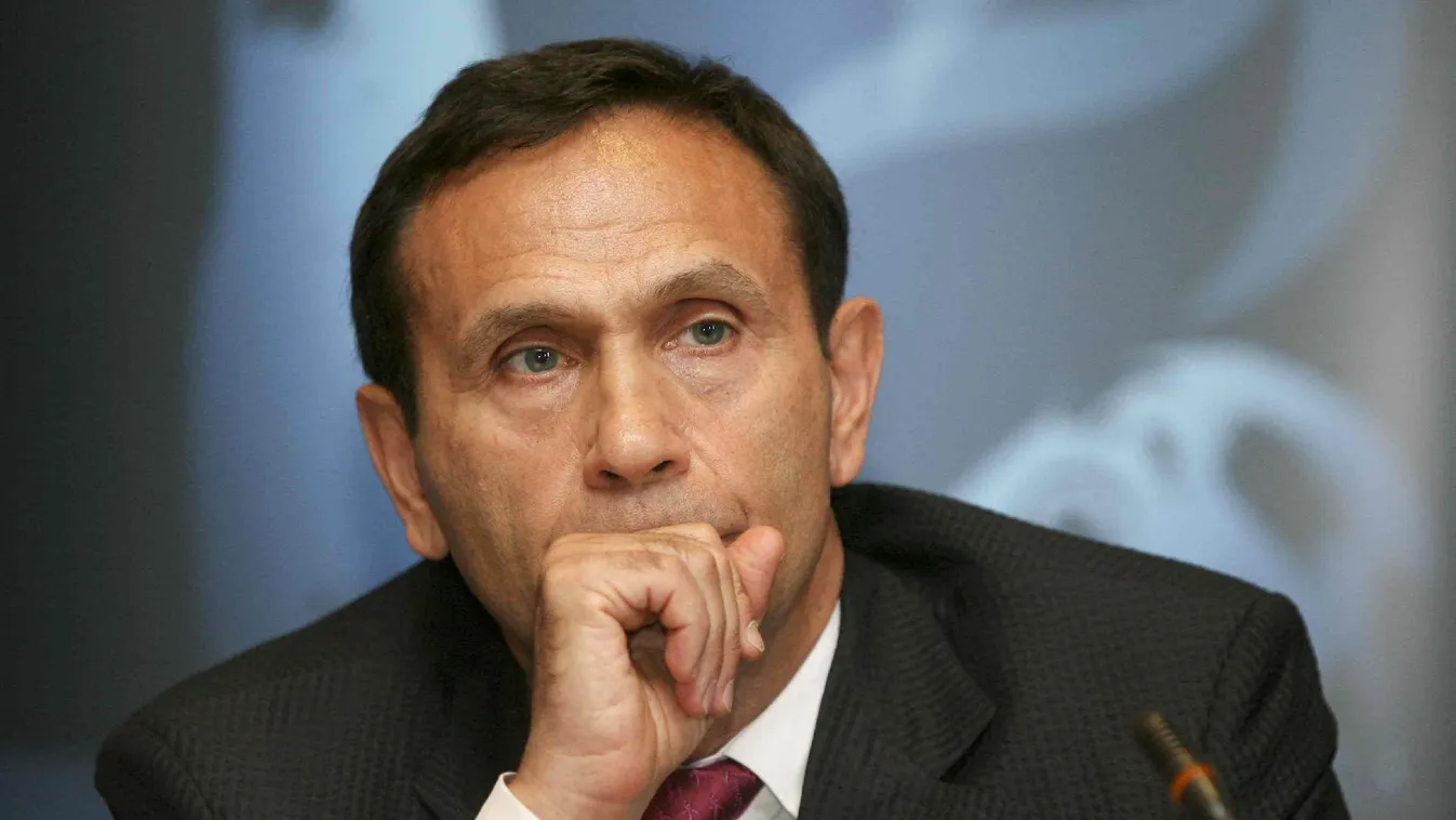 Portik Gyárfásnak: hát akkor te...kinyírlak! Kinyírlak!