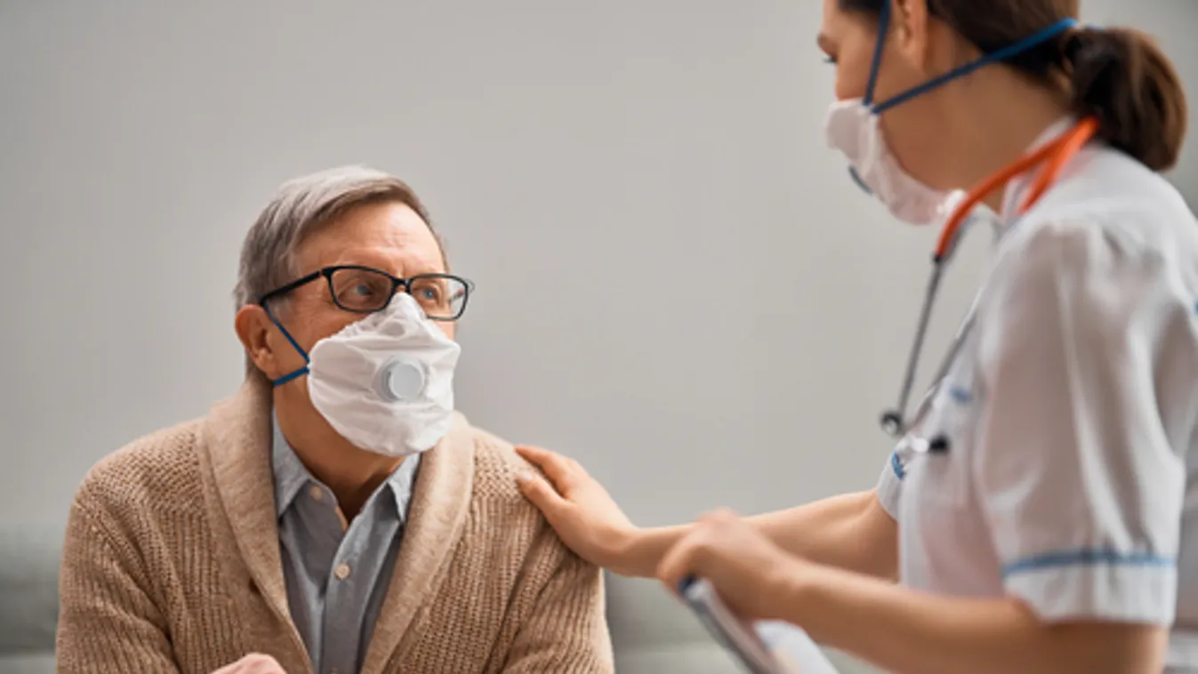 Napi 400-500 időst oltanak be a honvédség egészségügyi központjában a Pfizer-vakcinával