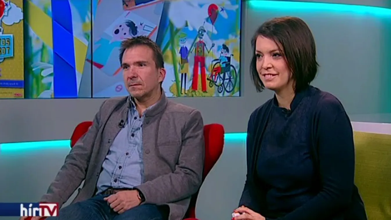 A Csodálatos Zoli robot a színpadon