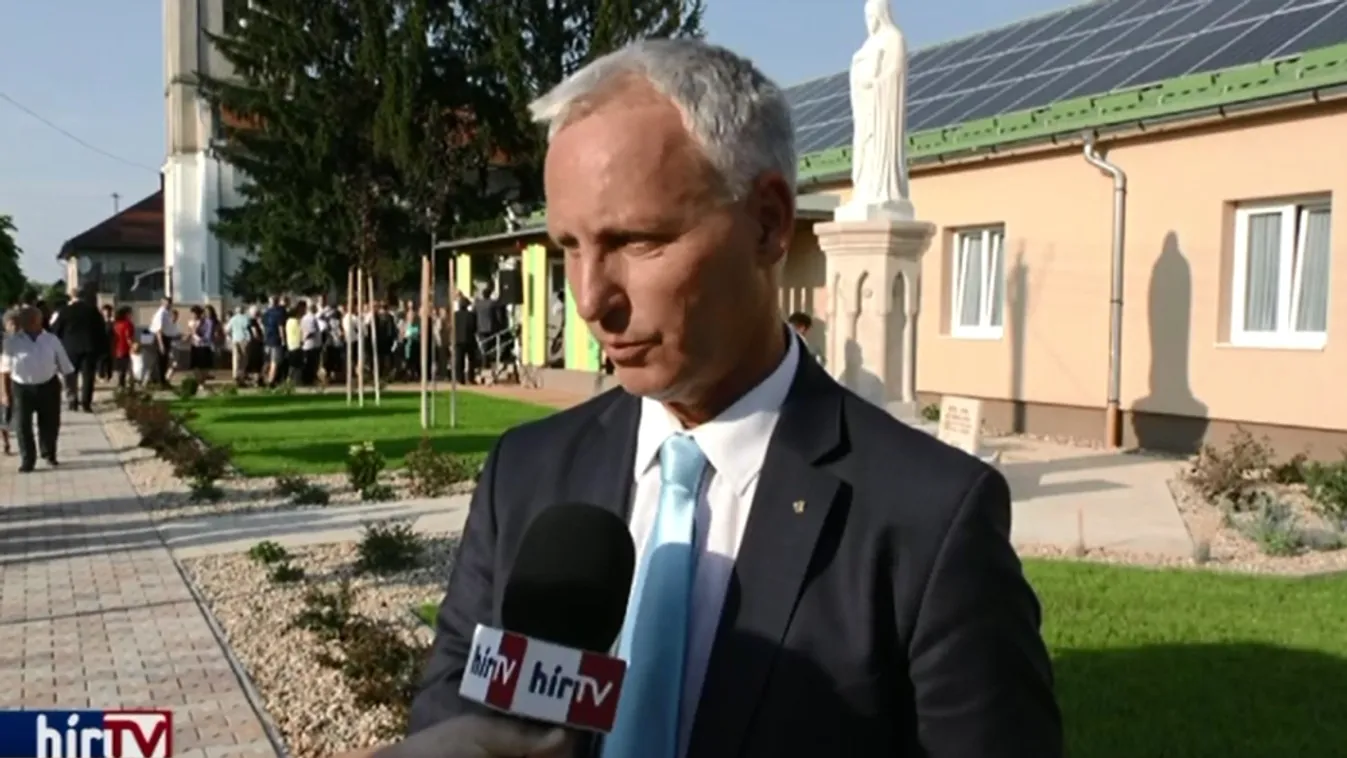 Az egyháznak, a tanároknak és a szülőknek kell közösen nevelni a gyermekeket