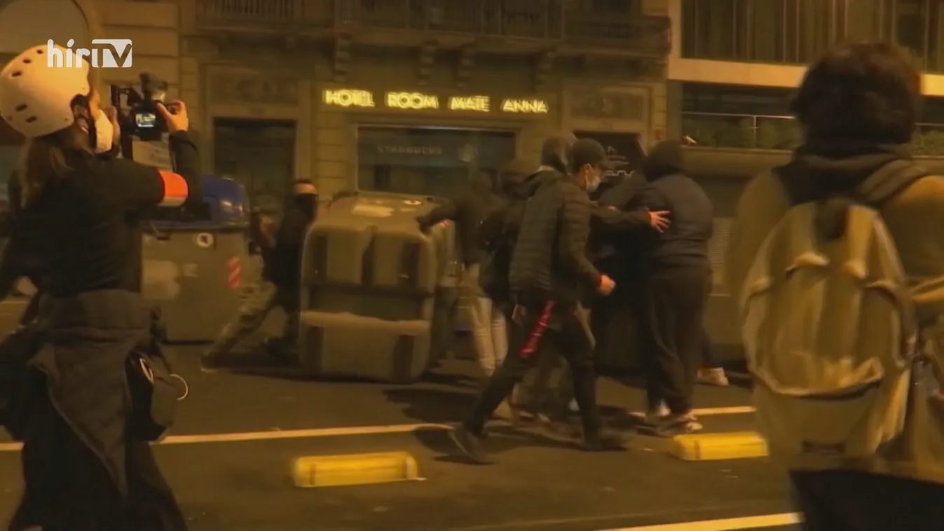 Egy iszlám terrorizmust magasztaló rapper szabadon engedését követelik