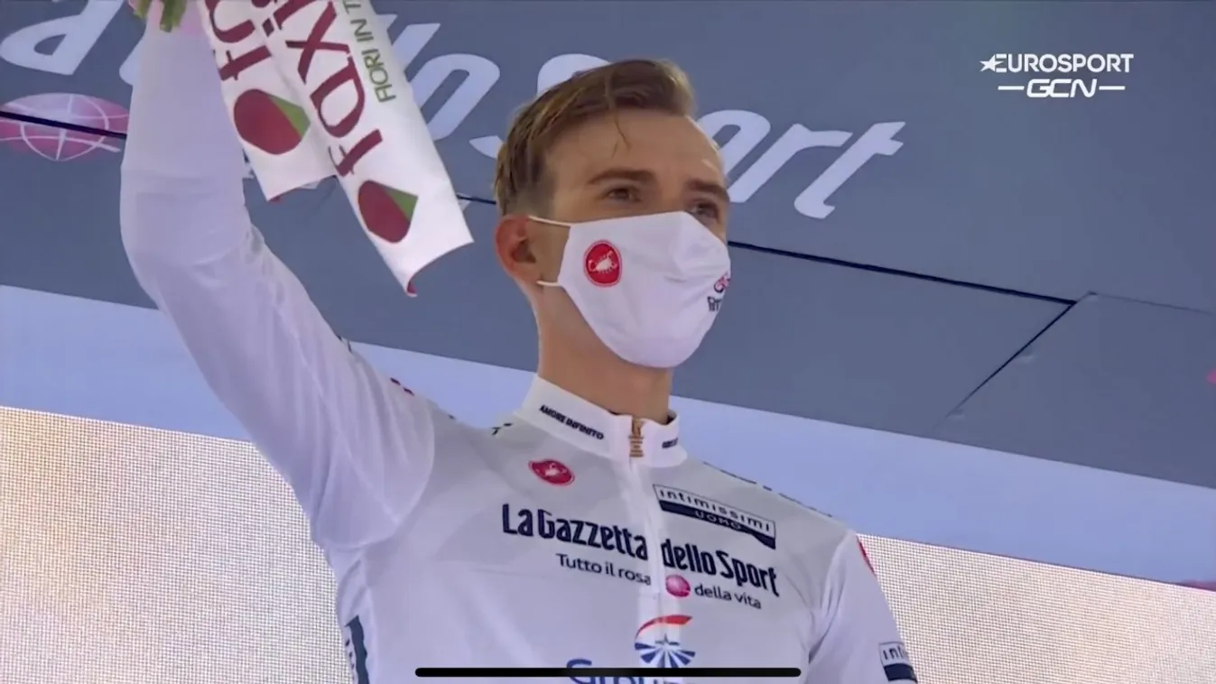 Valter Attiláé a fehér trikó a Giro d’Italián