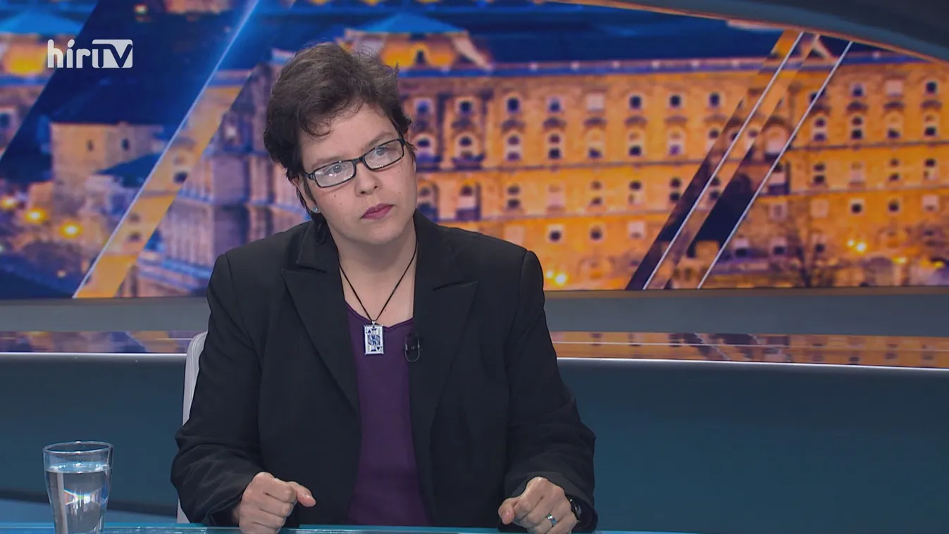 Soós Eszter Petronella: Probléma van a francia állam tekintélyével