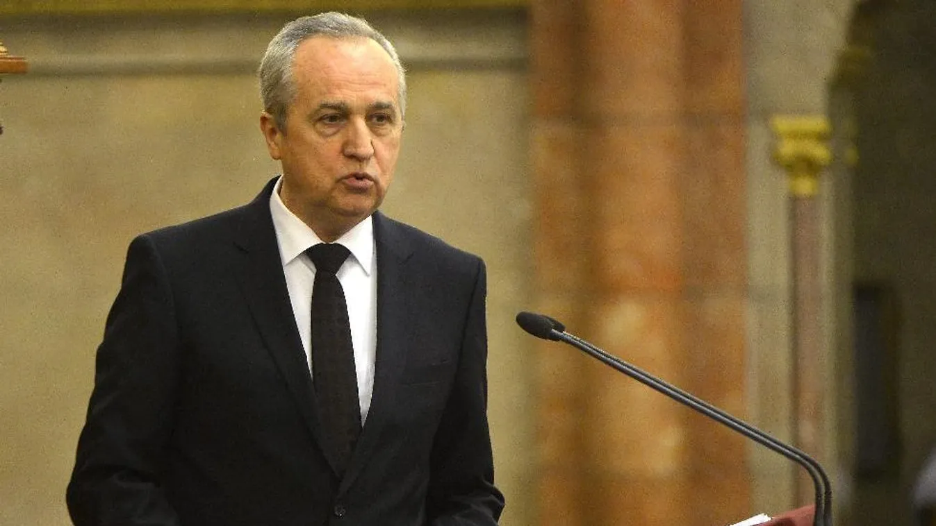 Kontrát Károly: Szerdán már az emelt fizetés érkezik a rendőrök számlájára