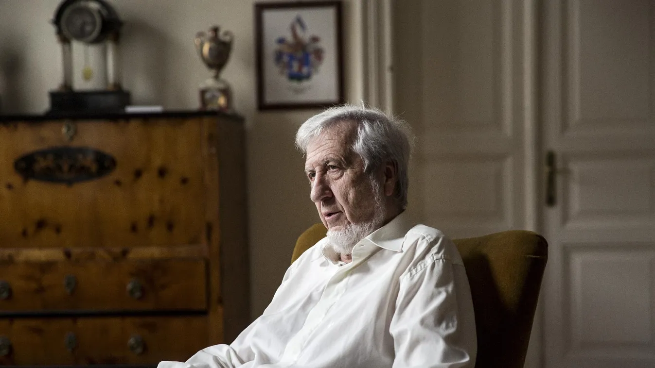 Saját háza kapualjában támadták meg Jeszenszky Gézát