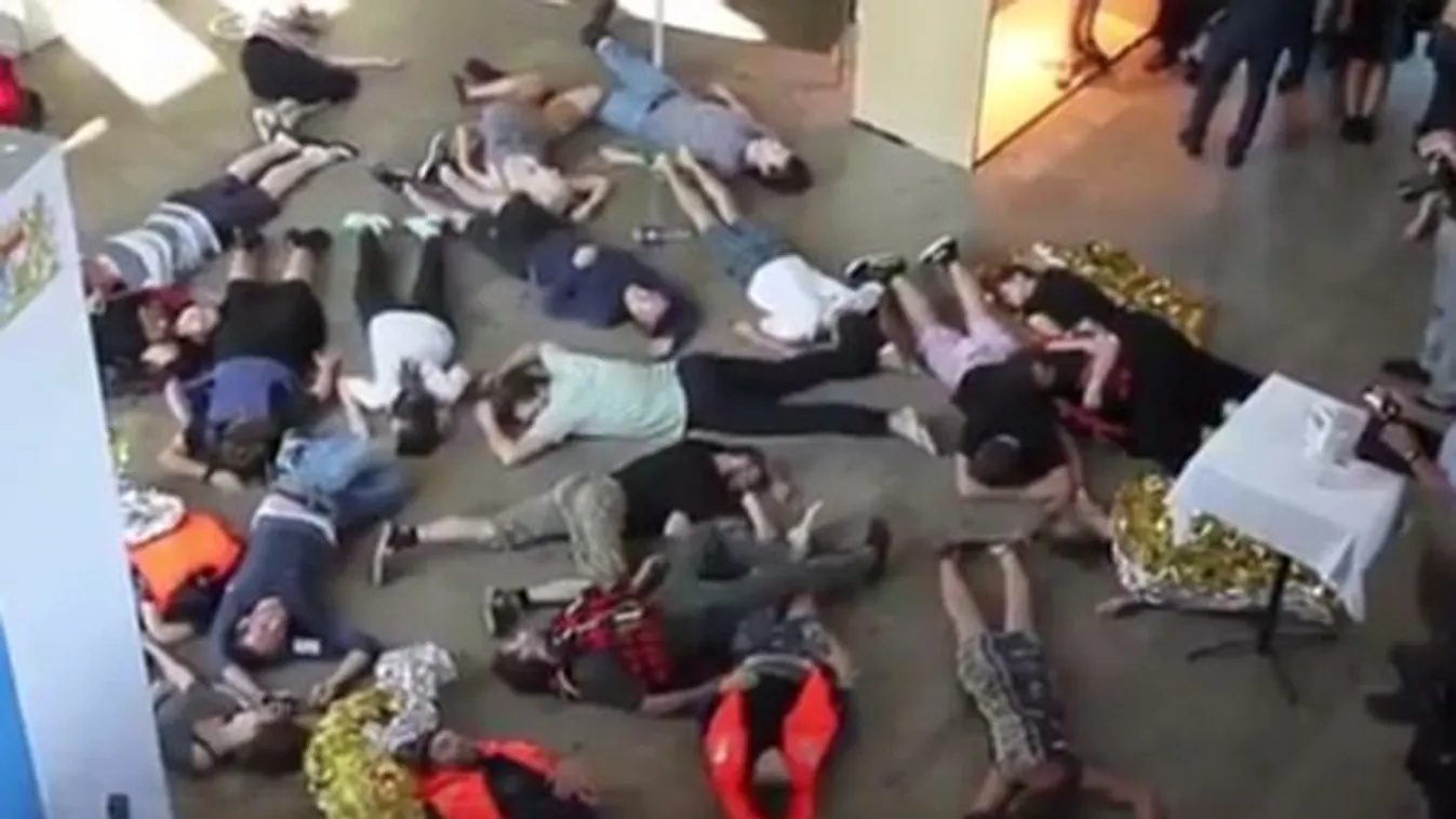 Magukat halottnak tettetve fogadták a miniszterelnököt