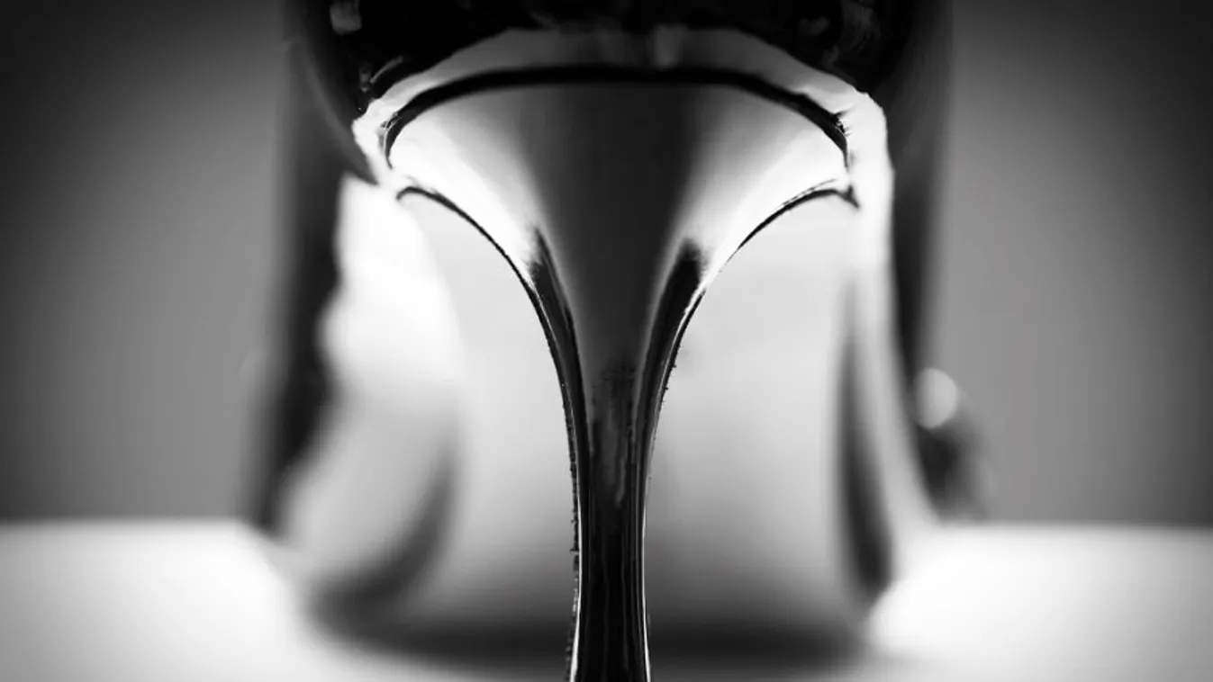 Van-e szükség tűsarkúban járó miniszterre? – NEM gyenge