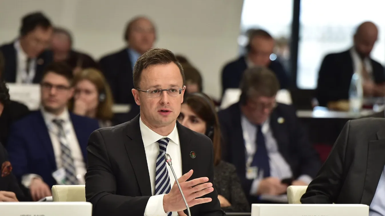 Szijjártó: Biztonsági kockázatot jelent a migrációs csomag elfogadása