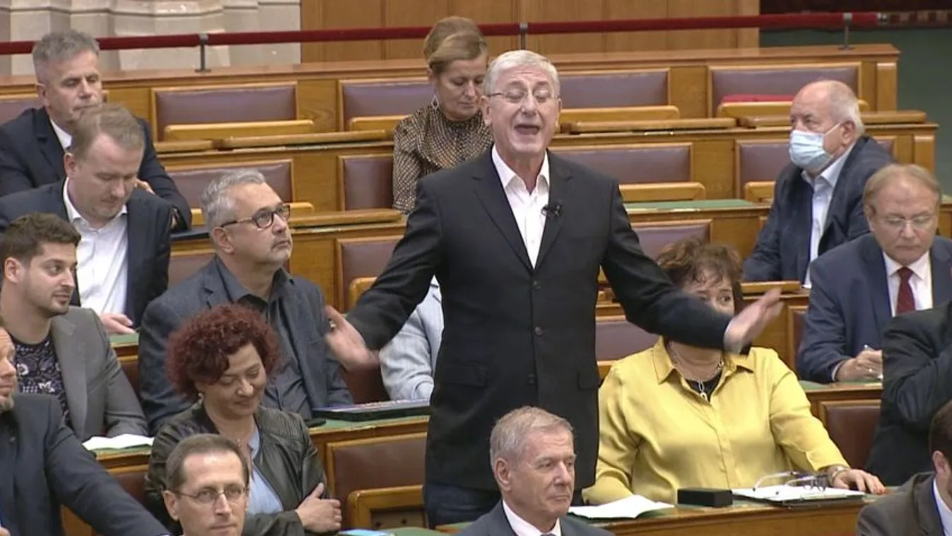 Ellenzékváltó hangulat van a magyar közvéleményben