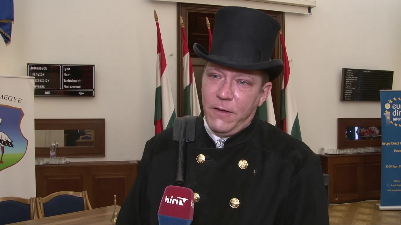 Szerencsés, Isten áldásával kísért, boldog új évet kívánnak a kéményseprők