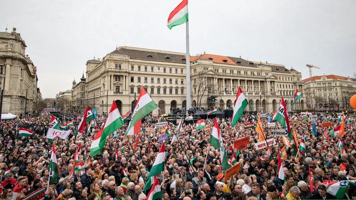 A békemenet segítség a jobboldalnak