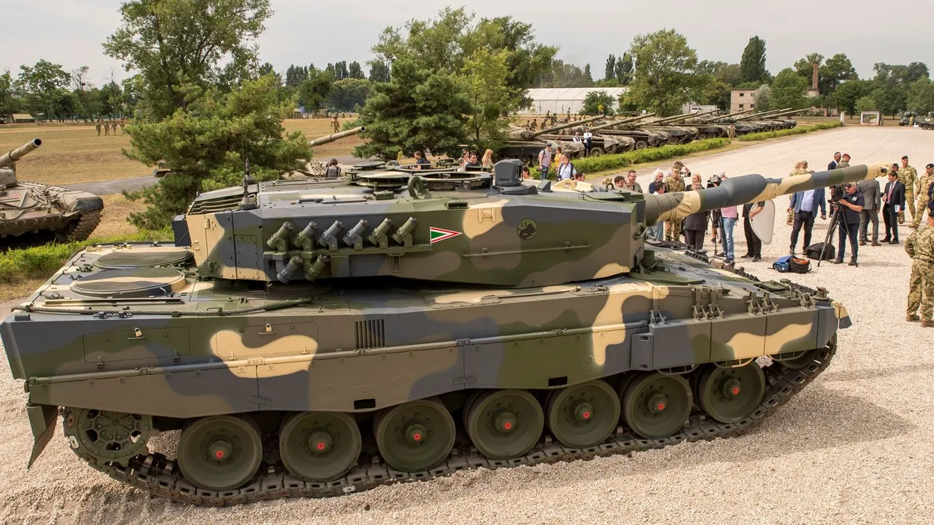Megérkezett Tatára az első négy Leopard harckocsi