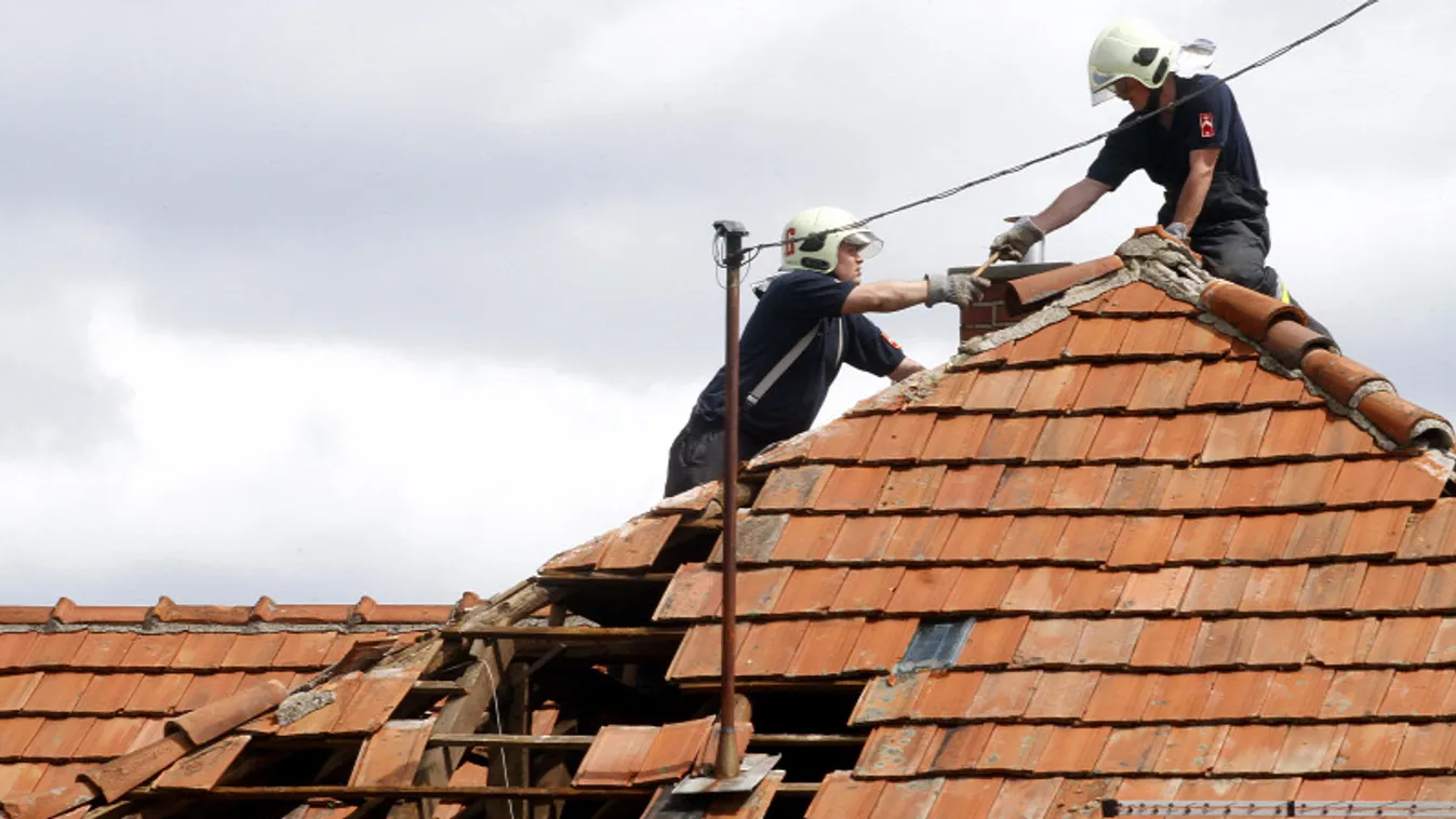 Csaknem száz riasztást kaptak a tűzoltók