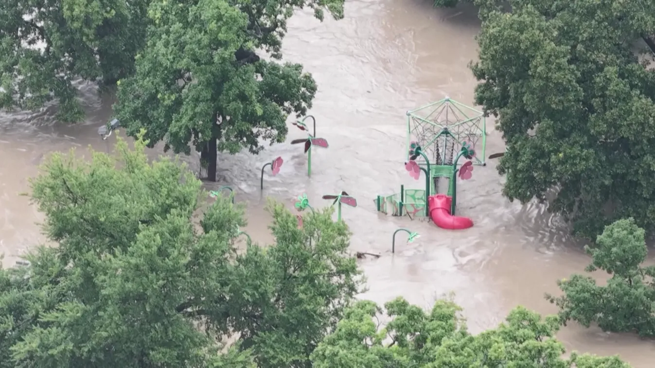 15 gyerek meghalt, 30-at még keresnek a víz alá került texasi tábornál + videó