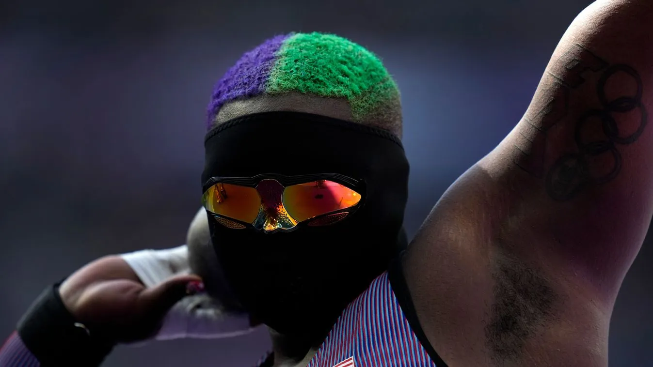 Mutatjuk a súlylökőt, aki Hulknak képzeli magát